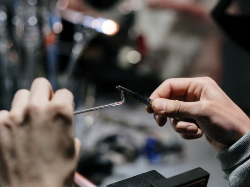 A man shaping glass using pliers